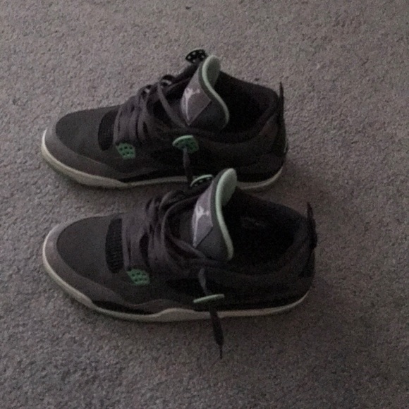 Green Glows 4s - Picture 1 of 1